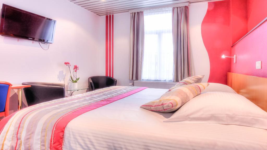 Hotel Le Terminus Mons Quarto foto
